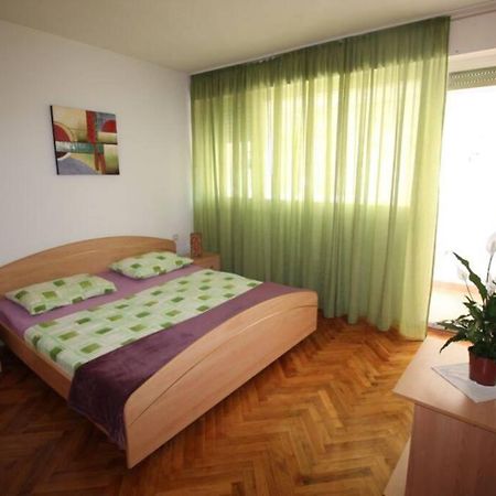 Old City/Beach 13 Minutes Away, Parking, For 4 Split Bagian luar foto