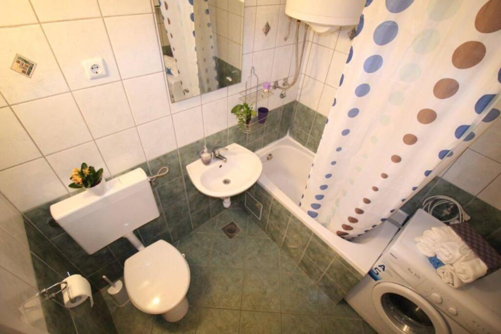 Old City/Beach 13 Minutes Away, Parking, For 4 Split Bagian luar foto