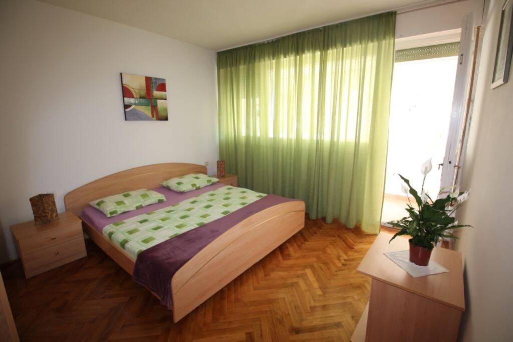 Old City/Beach 13 Minutes Away, Parking, For 4 Split Bagian luar foto
