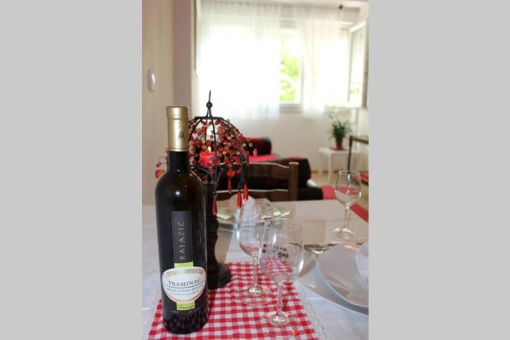 Old City/Beach 13 Minutes Away, Parking, For 4 Split Bagian luar foto
