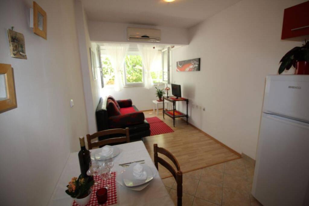 Old City/Beach 13 Minutes Away, Parking, For 4 Split Bagian luar foto