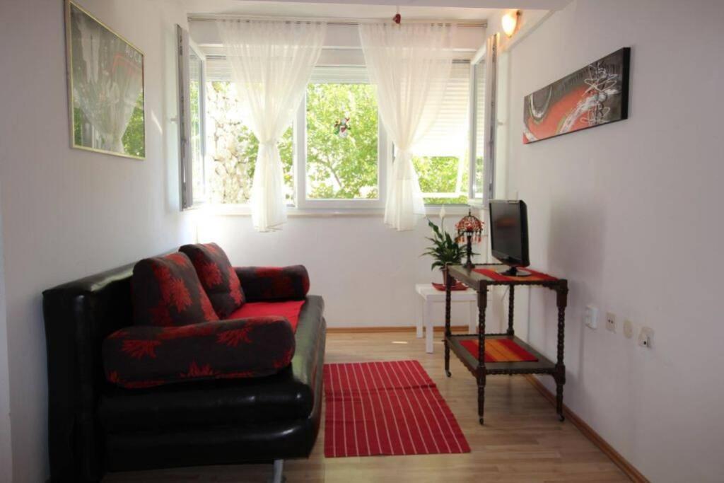 Old City/Beach 13 Minutes Away, Parking, For 4 Split Bagian luar foto