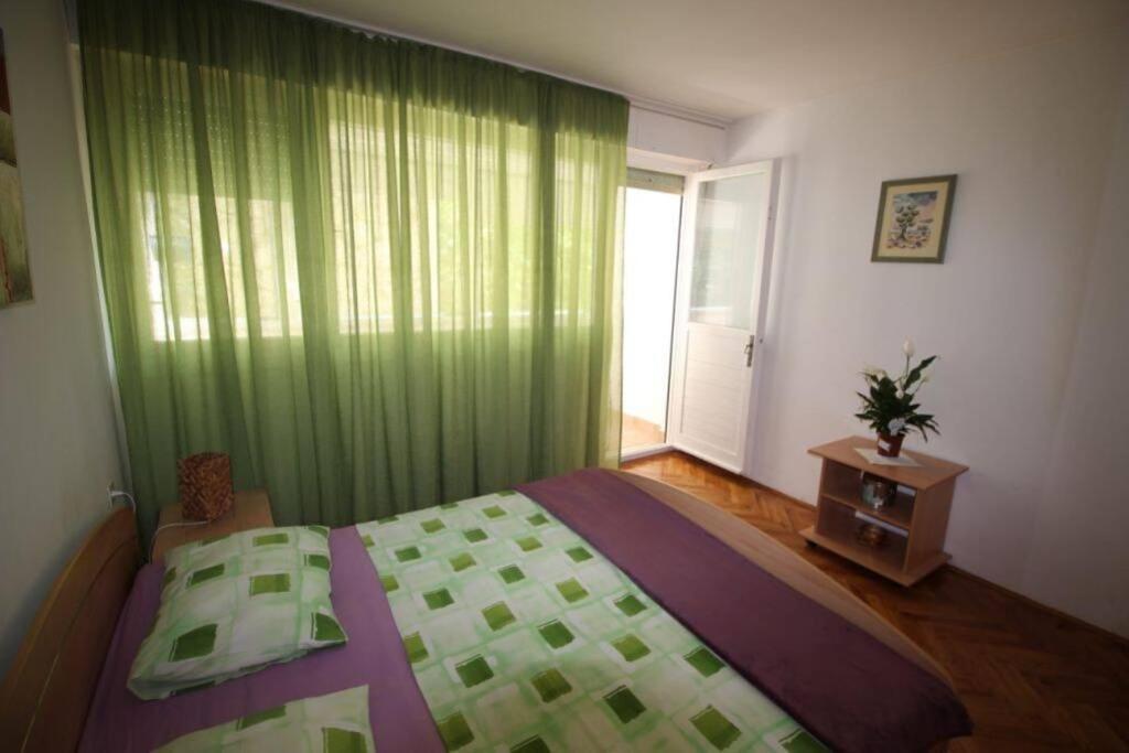 Old City/Beach 13 Minutes Away, Parking, For 4 Split Bagian luar foto