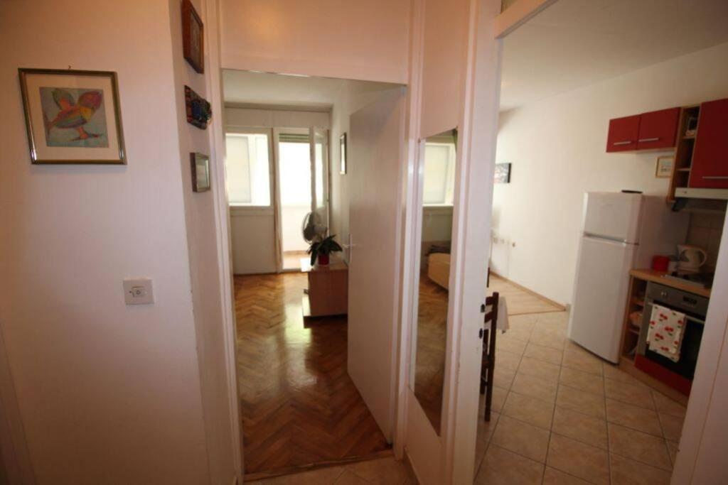 Old City/Beach 13 Minutes Away, Parking, For 4 Split Bagian luar foto